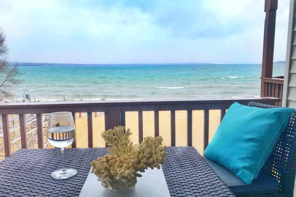 New Listing Beach Bliss 211! Stunning Bay View Traverse City Exteriér fotografie