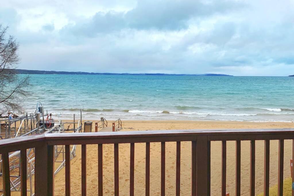 New Listing Beach Bliss 211! Stunning Bay View Traverse City Exteriér fotografie