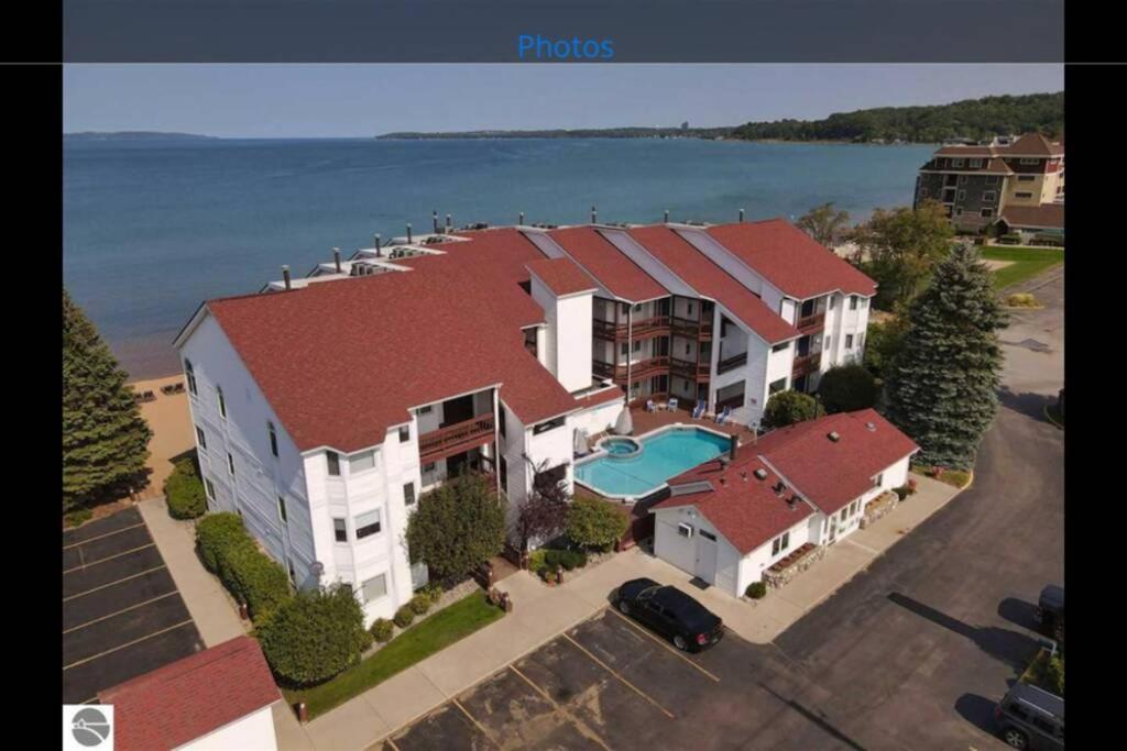 New Listing Beach Bliss 211! Stunning Bay View Traverse City Exteriér fotografie