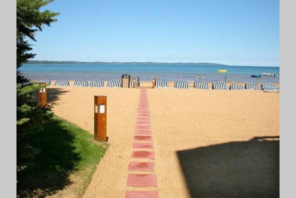 New Listing Beach Bliss 211! Stunning Bay View Traverse City Exteriér fotografie