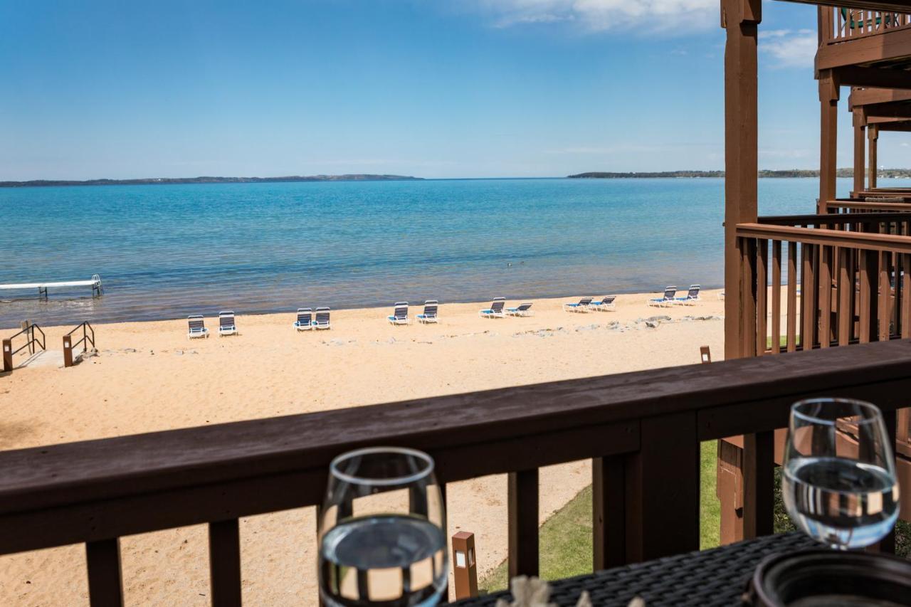 New Listing Beach Bliss 211! Stunning Bay View Traverse City Exteriér fotografie