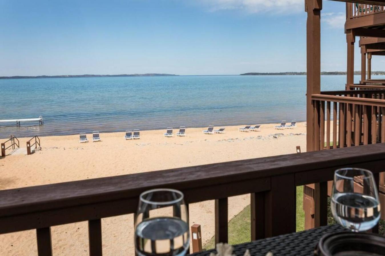 New Listing Beach Bliss 211! Stunning Bay View Traverse City Exteriér fotografie